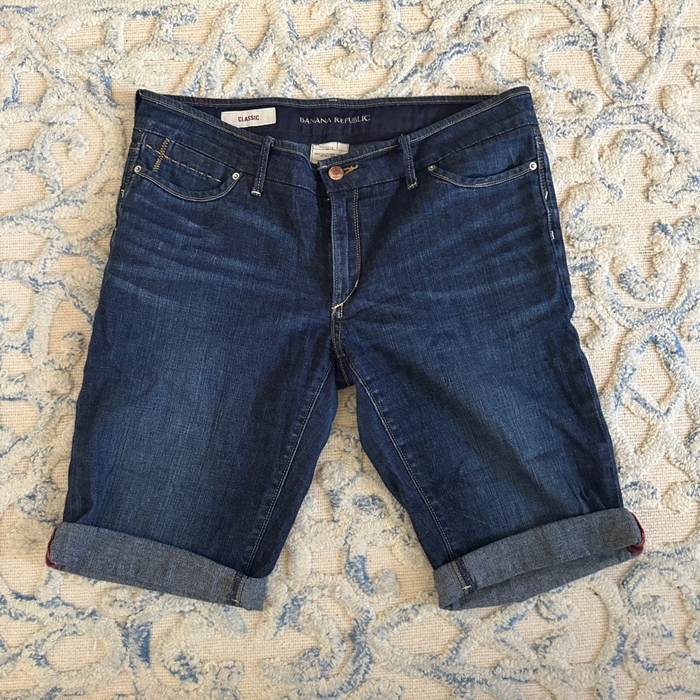 Banana Republic shorts in great used condition size 10